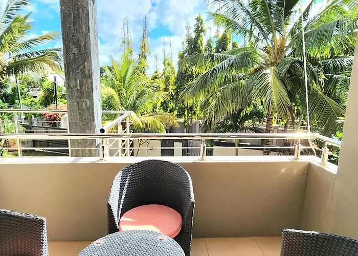 Number 7, 2Nd Floor, Pebble Bay Apartments With Garden View